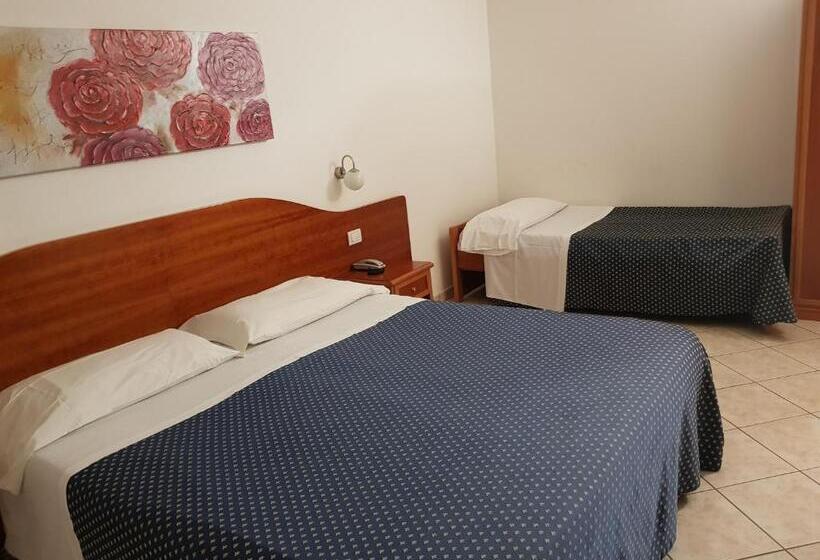 חדר סטנדרט לשלושה, La Piccola Stazione