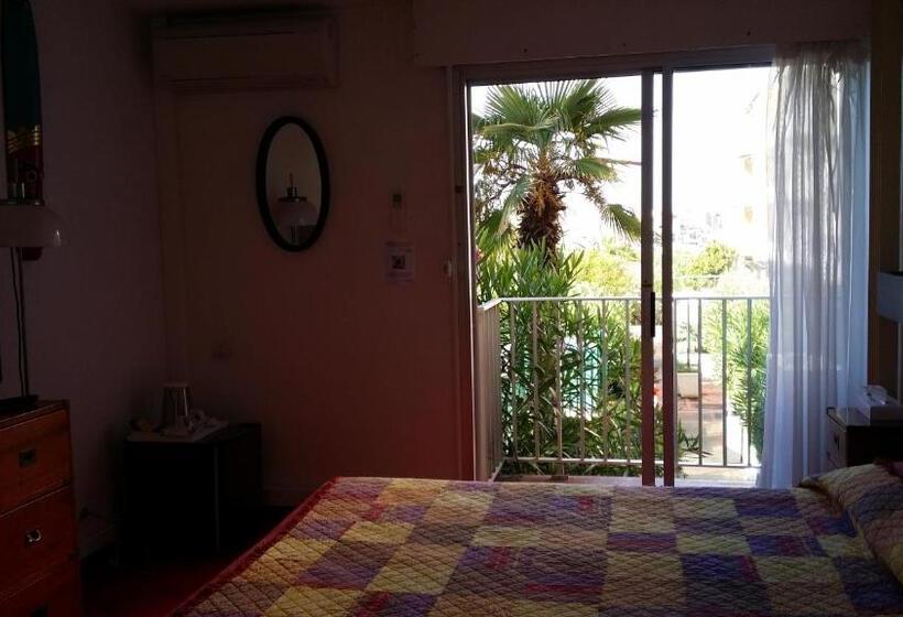 Номер Стандарт Вид на Бассейн, La Voile D' Or