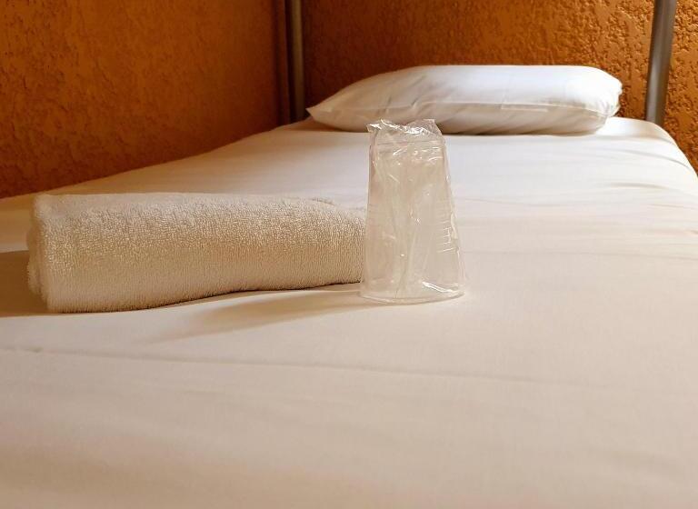 Четырехместный Номер Стандарт, Libre Hôtel