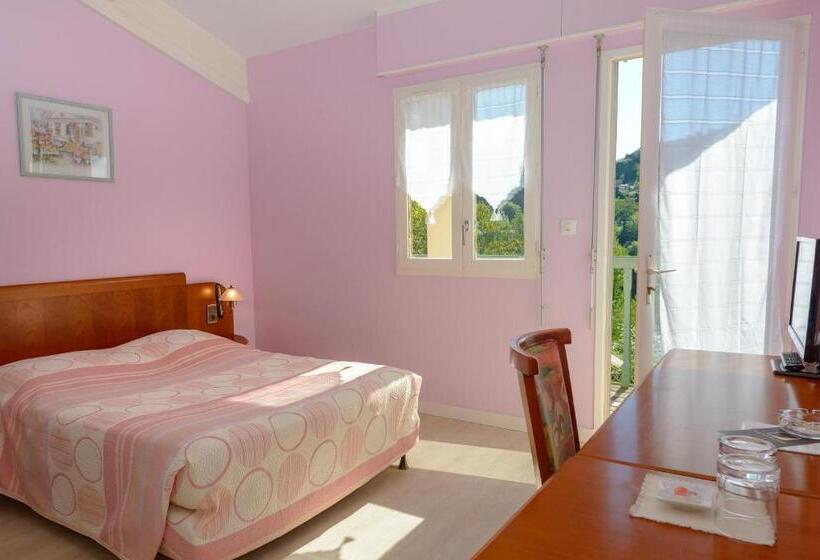 חדר סטנדרט לשלושה עם מרפסת, Logis Hotel Restaurant Du Pont