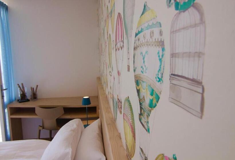 컴포트 룸, Miralago