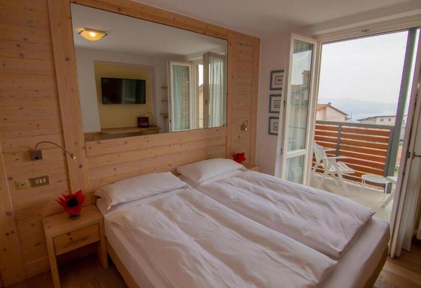 컴포트 룸, Miralago