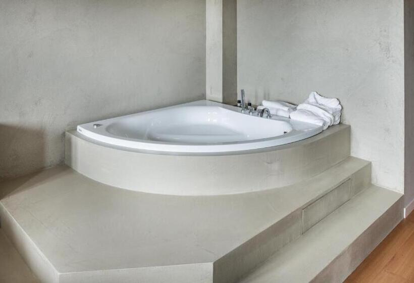 סוויטת ג'וניור, Point