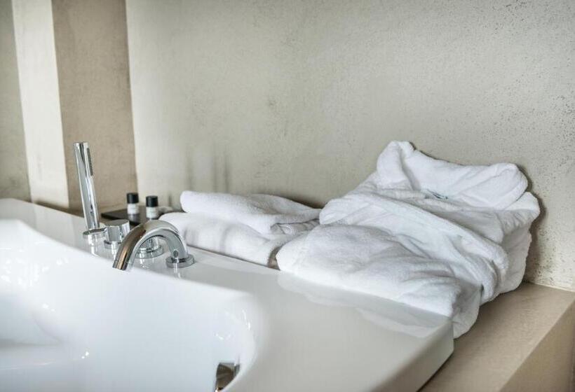 סוויטת ג'וניור, Point