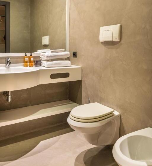 סוויטת ג'וניור, Point