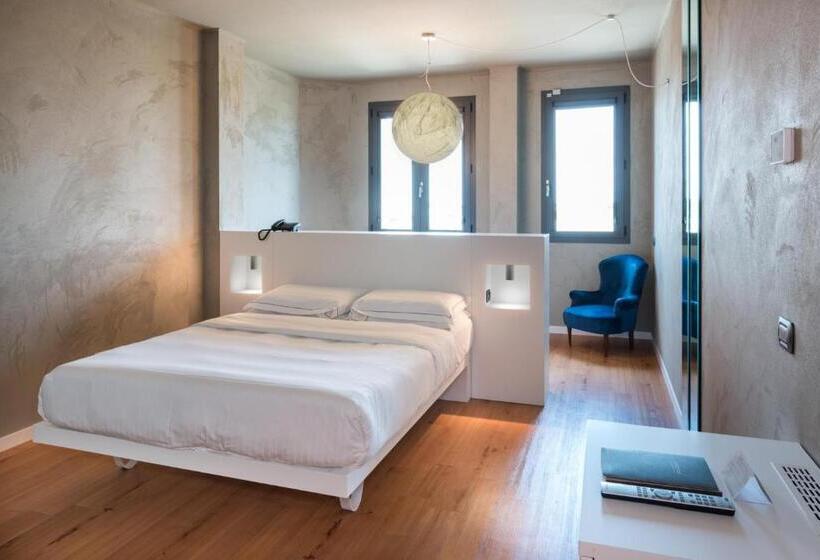 סוויטת ג'וניור, Point