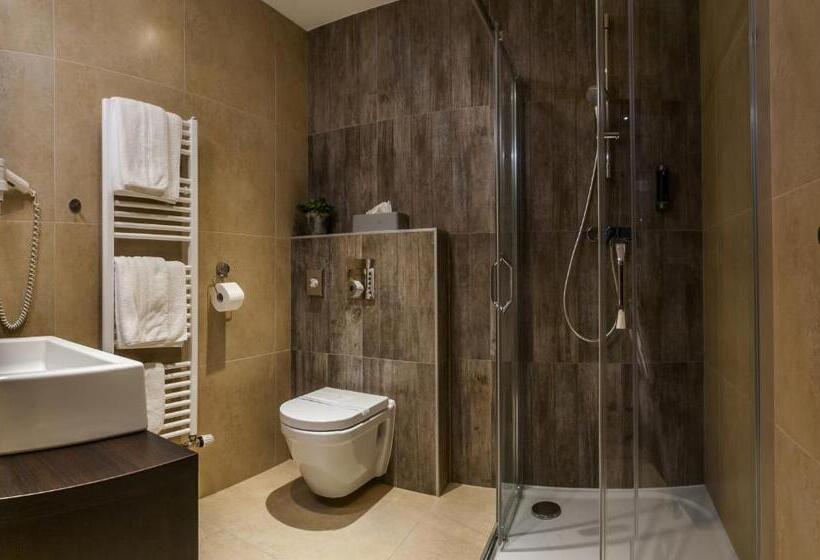 수피리어 룸, Rango