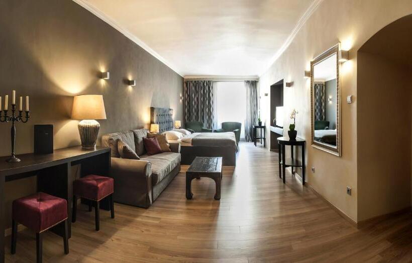 수피리어 룸, Rango