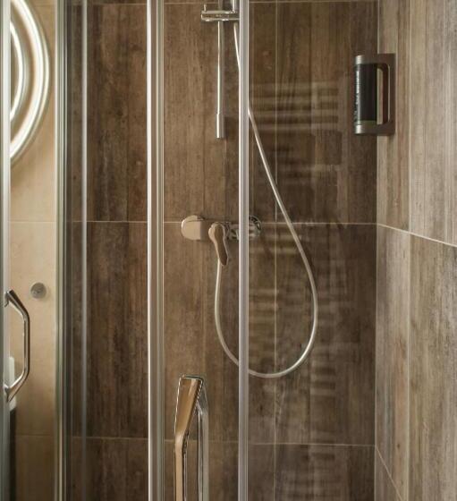 수피리어 룸, Rango