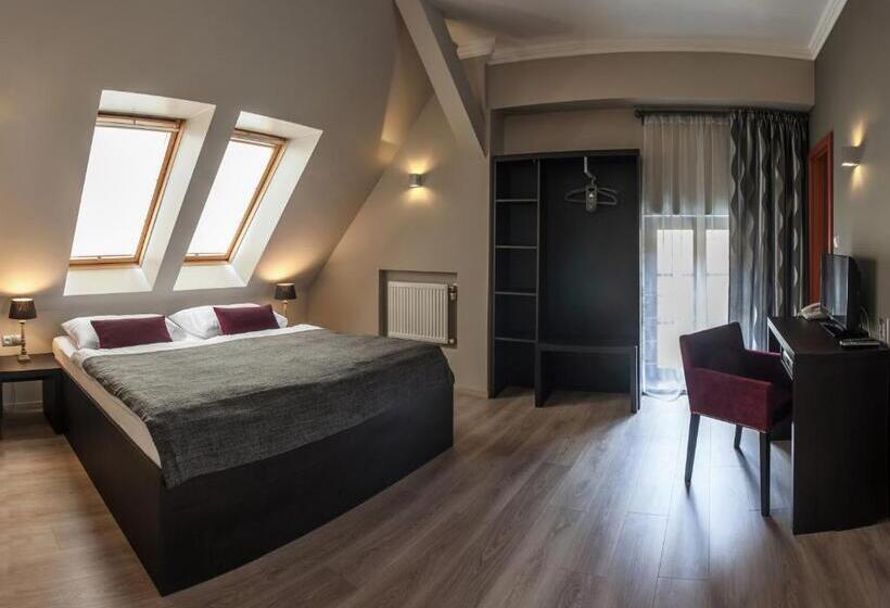 수피리어 룸, Rango