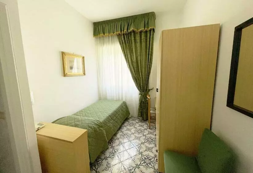 اتاق استاندارد یک نفره, Reginella