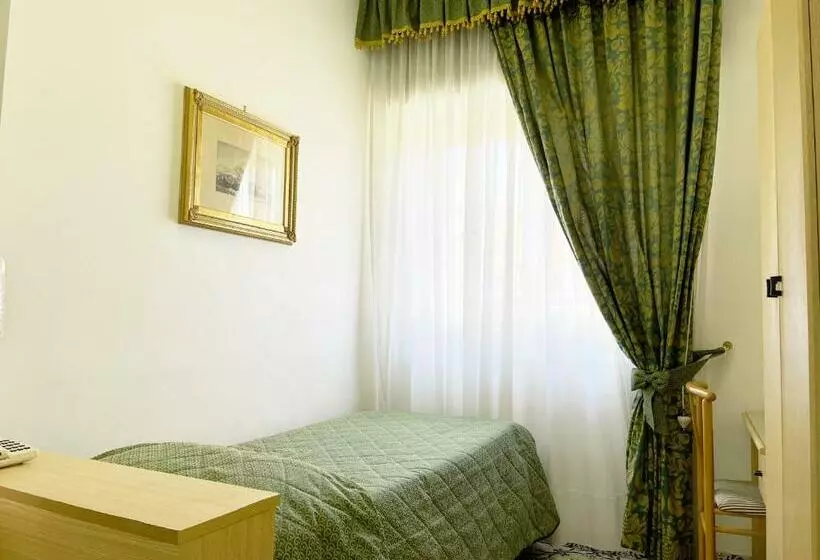 اتاق استاندارد یک نفره, Reginella