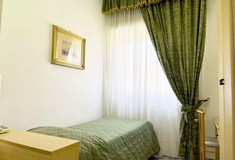 اتاق استاندارد یک نفره, Reginella