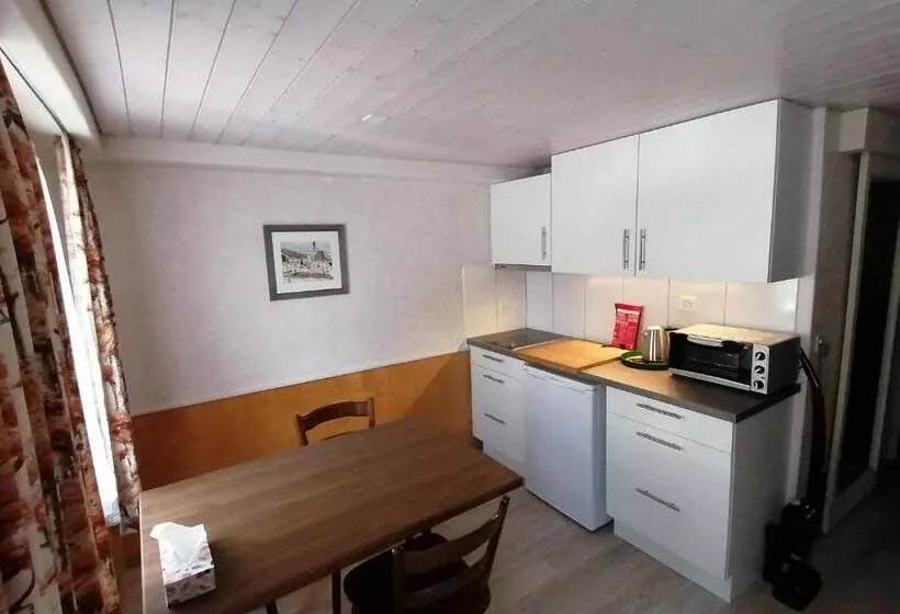 ファミリールーム, Rössli Apartment