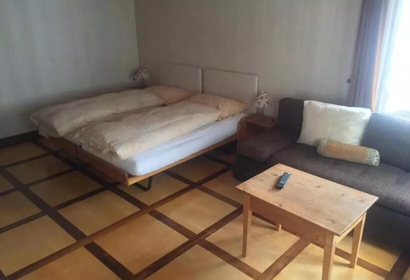 ファミリールーム, Rössli Apartment