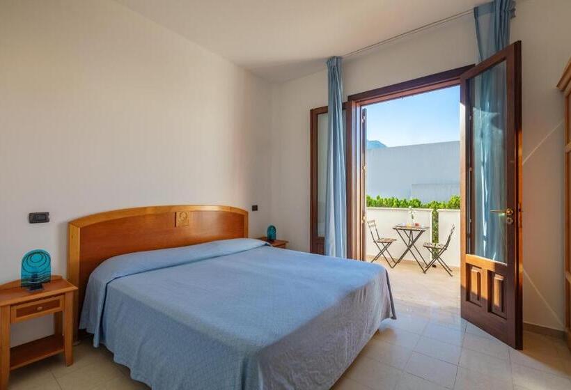 غرفة قياسية ثلاثية, Sabbia D'oro