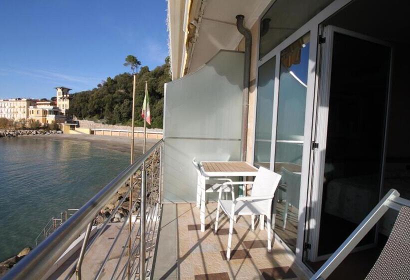 اتاق استاندارد با چشمانداز دریا, San Terenzo