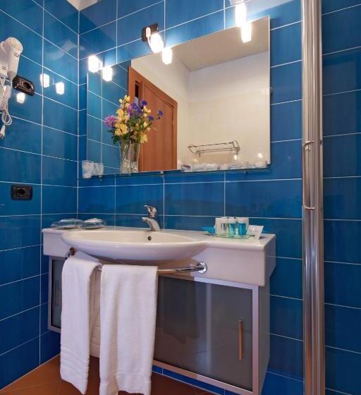 اتاق استاندارد سه نفره, San Terenzo