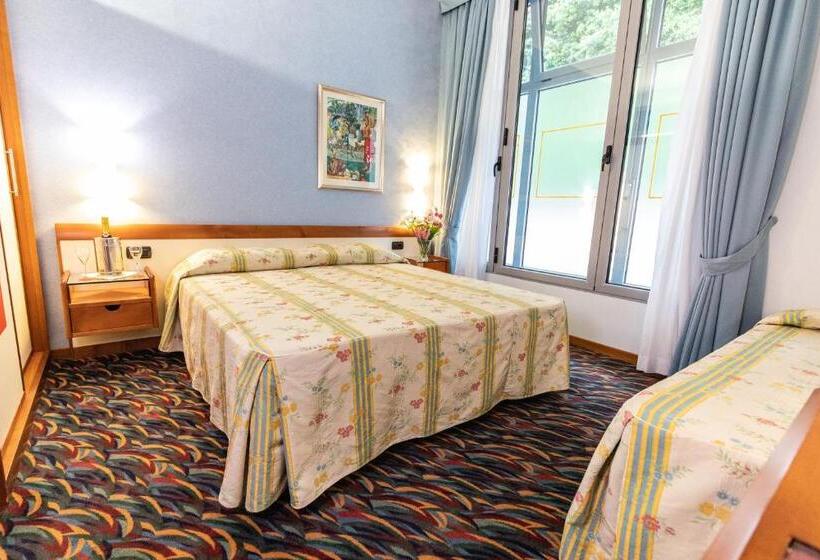 اتاق استاندارد سه نفره, San Terenzo