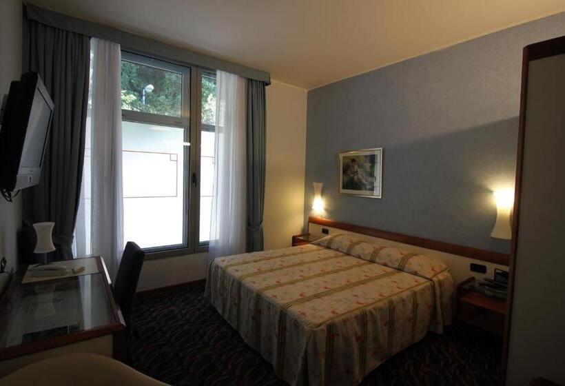 اتاق استاندارد, San Terenzo