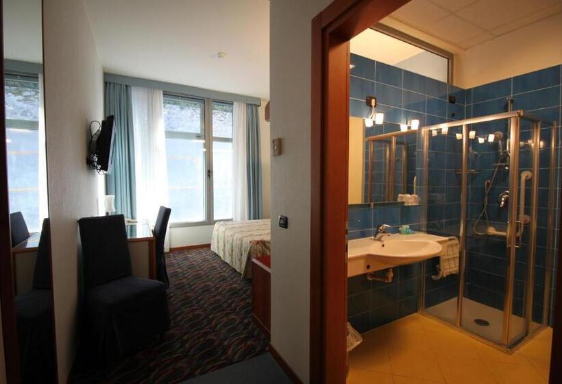 اتاق استاندارد, San Terenzo