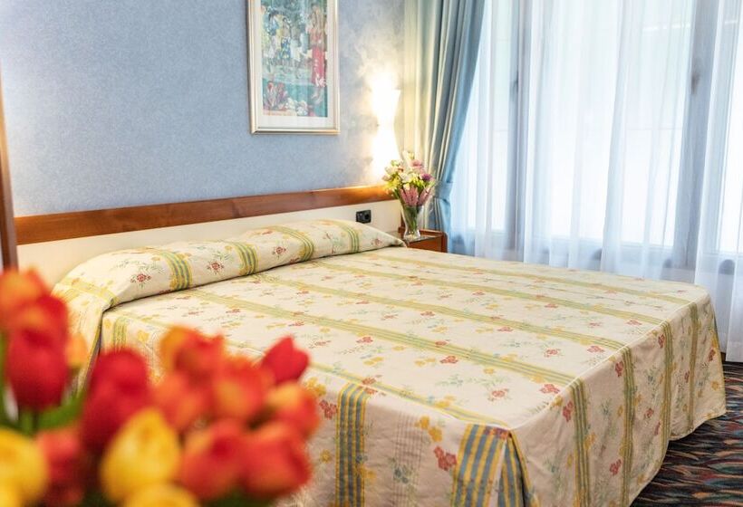 اتاق استاندارد, San Terenzo