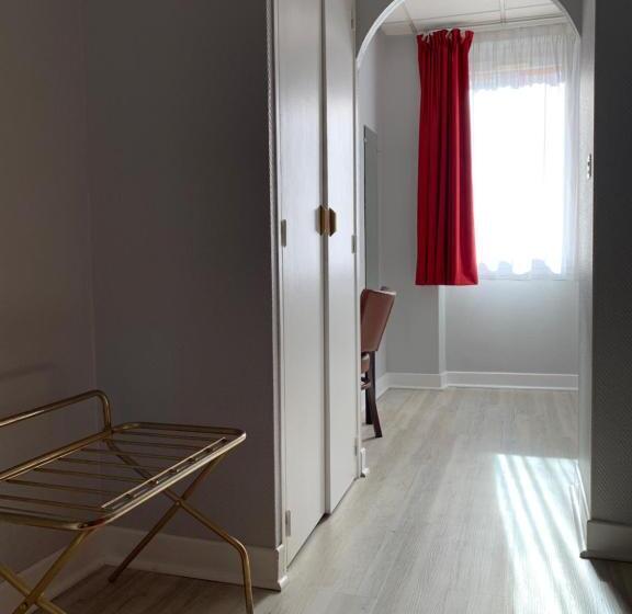 スタンダードルーム, Wilson Square