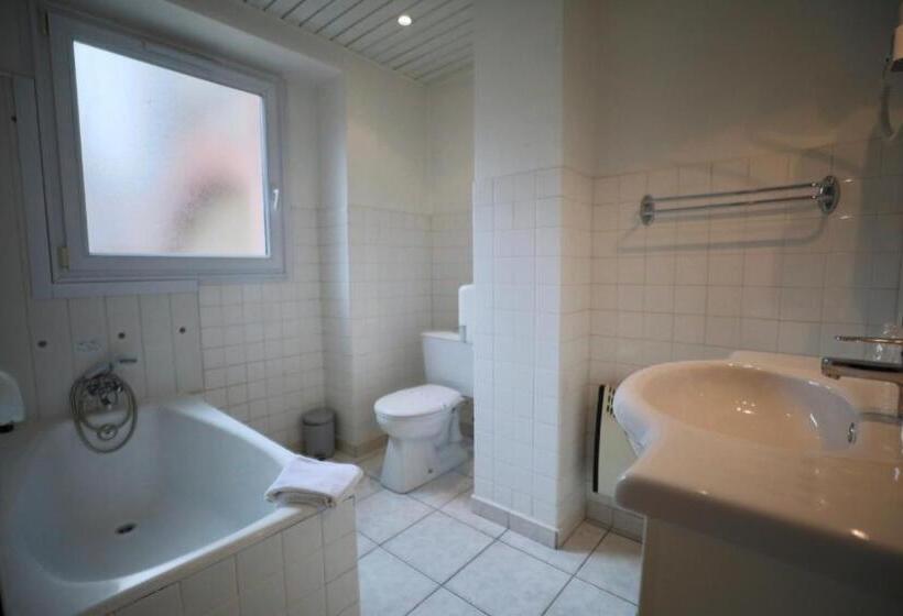 スタンダードトリプルルーム, Wilson Square