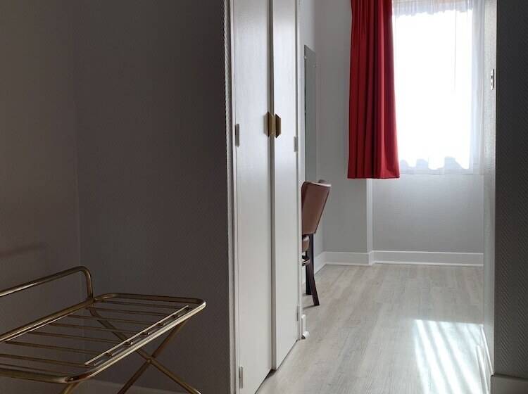 スタンダードルーム, Wilson Square