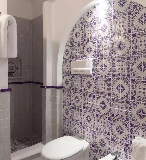 اتاق استاندارد سه تخته با چشم‌انداز باغ, Quartara Boutique