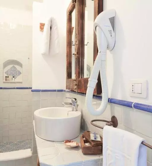 اتاق استاندارد یک نفره, Quartara Boutique