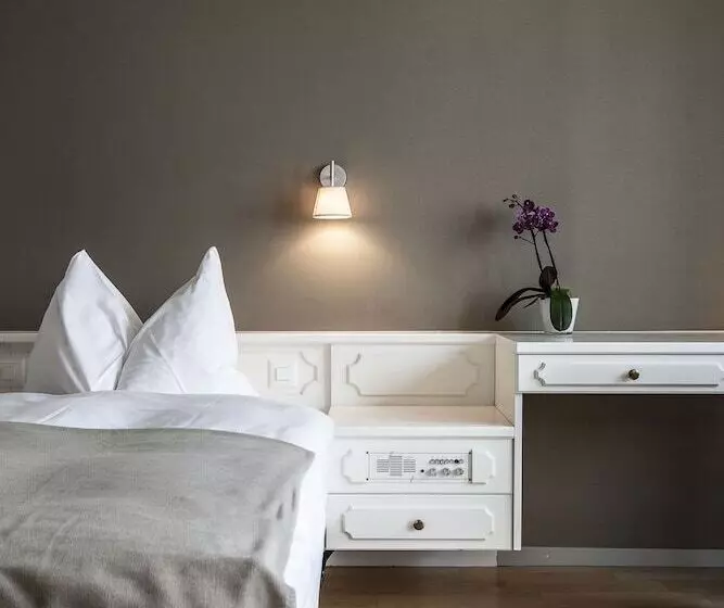 エコノミールーム, Romantik Hotel Schweizerhof & Spa