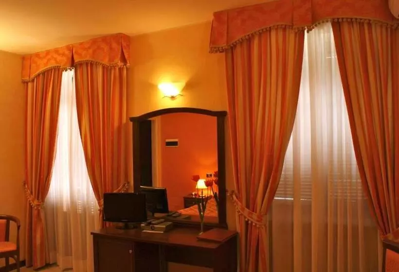 Camera Superiore, Villa Lauri