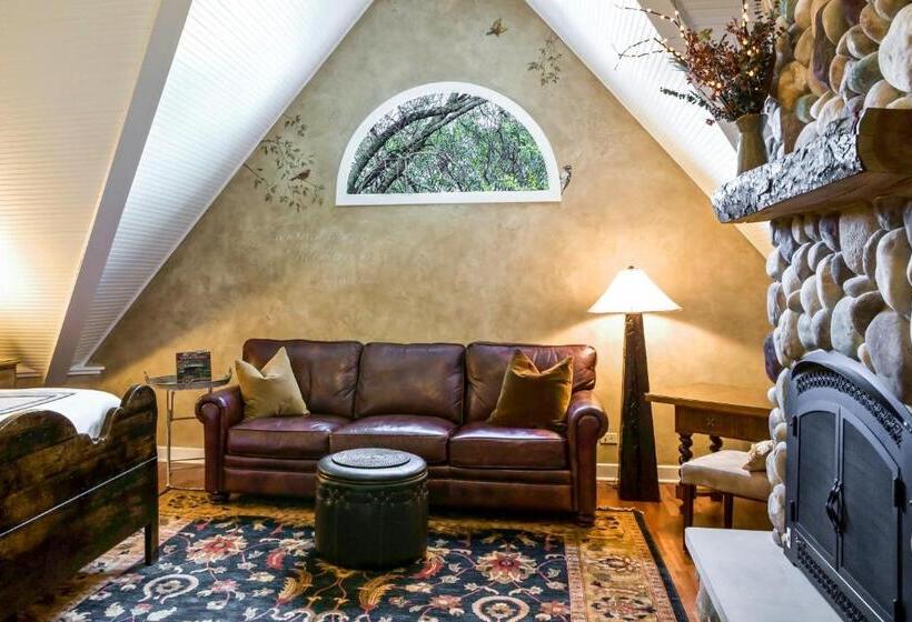 Deluxe Suite King Bed, Harvey House Bed & Breakfast