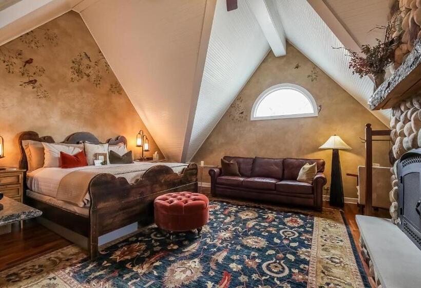 Deluxe Suite King Bed, Harvey House Bed & Breakfast