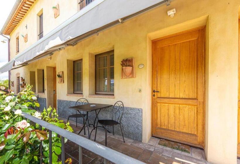 اتاق استاندارد سه تخته با بالکن, Agriturismo Il Segreto Di Pietrafitta