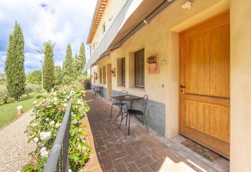 Трехместный Номер Стандарт с Балконом, Agriturismo Il Segreto Di Pietrafitta