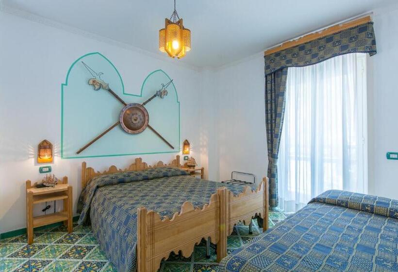 اتاق استاندارد سه تخته با بالکن, Riviera B&b Rooms