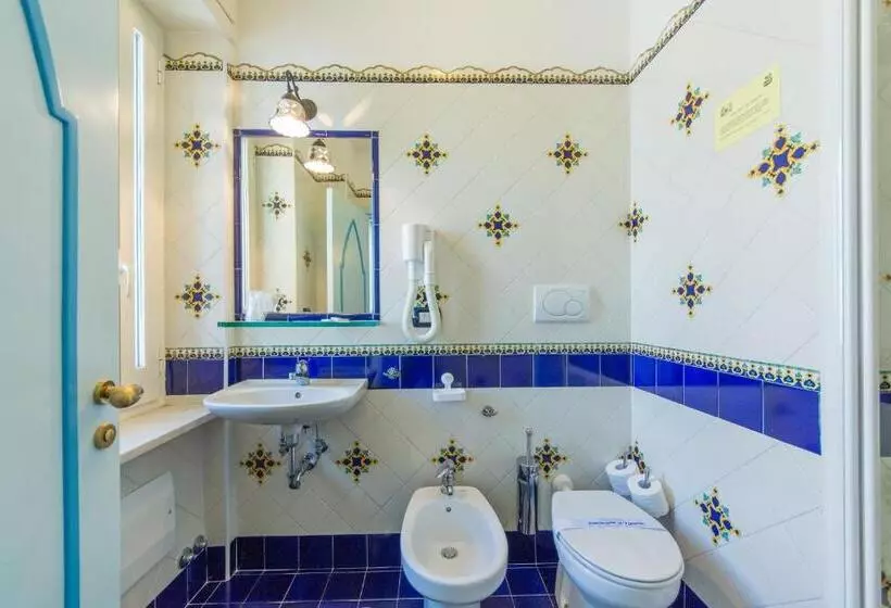 اتاق استاندارد سه تخته با بالکن, Riviera B&b Rooms