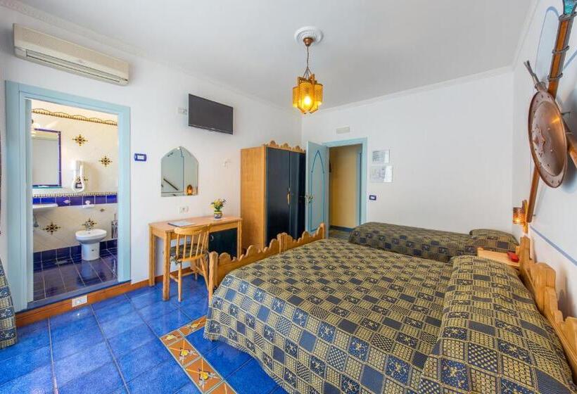 اتاق استاندارد سه تخته با بالکن, Riviera B&b Rooms