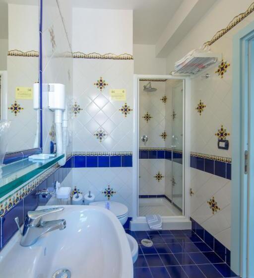 اتاق استاندارد سه تخته با بالکن, Riviera B&b Rooms