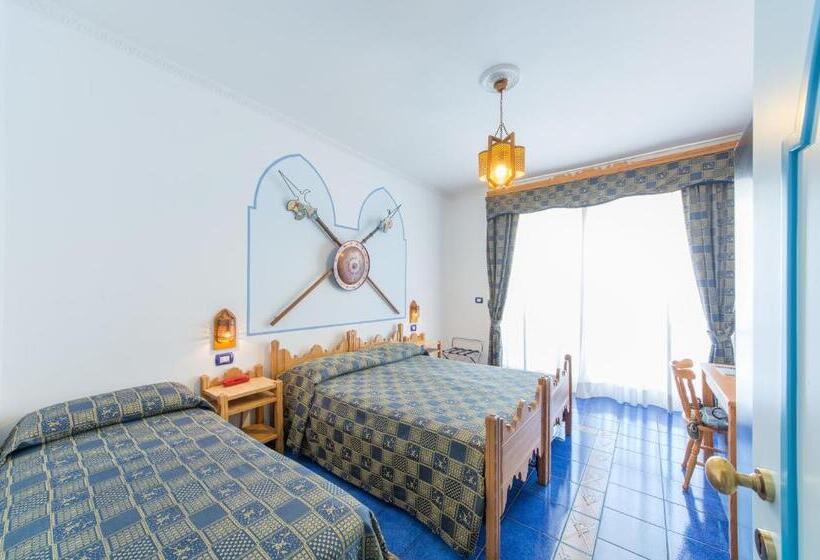 Трехместный Номер Стандарт с Балконом, Riviera B&b Rooms