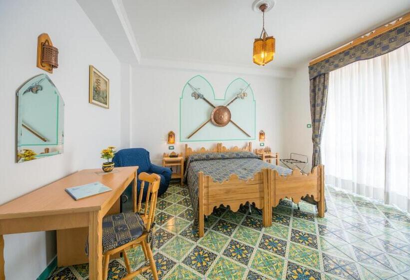 اتاق لوکس با بالکن و چشمانداز دریا, Riviera B&b Rooms