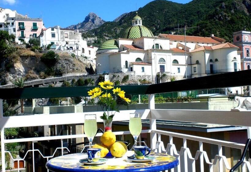 اتاق استاندارد سه تخته با بالکن, Riviera B&b Rooms