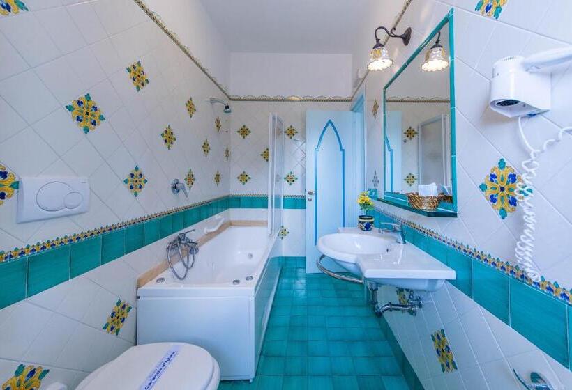 اتاق لوکس با بالکن و چشمانداز دریا, Riviera B&b Rooms