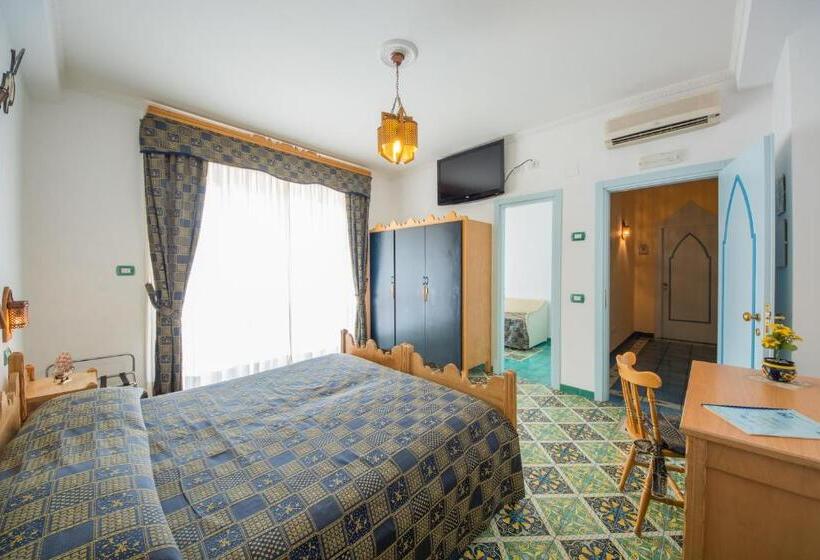 اتاق لوکس با بالکن و چشمانداز دریا, Riviera B&b Rooms