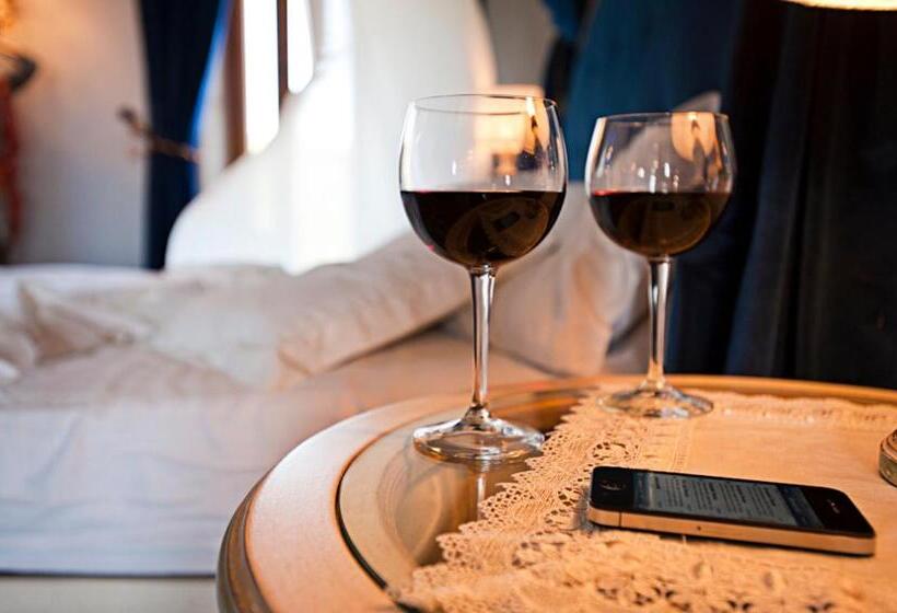 סוויטה, Albergo La Lanterna