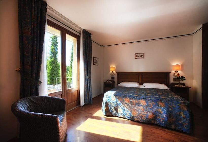 غرفة قياسية ثلاثية, Albergo La Lanterna