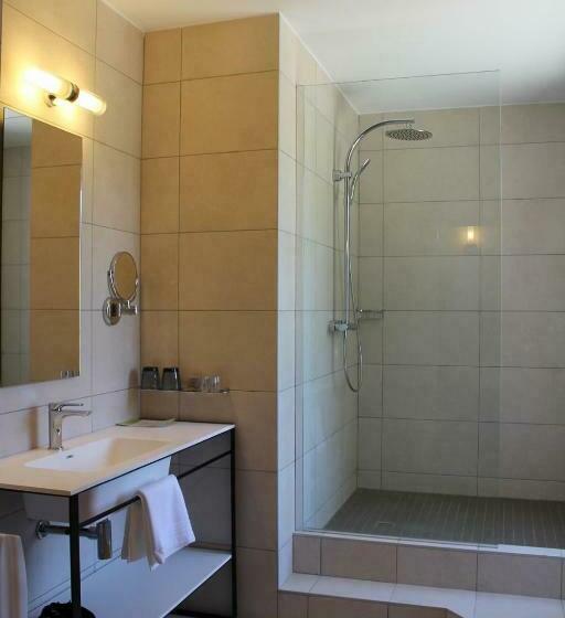 Номер Стандарт, Auberge Du Roua