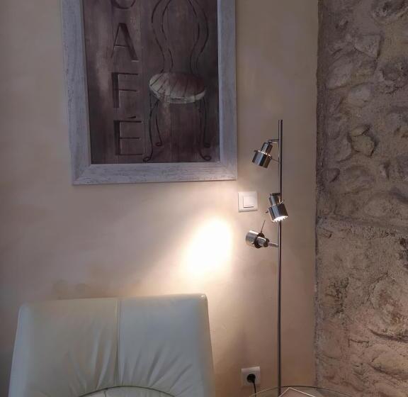 Номер Стандарт, Auberge Du Roua